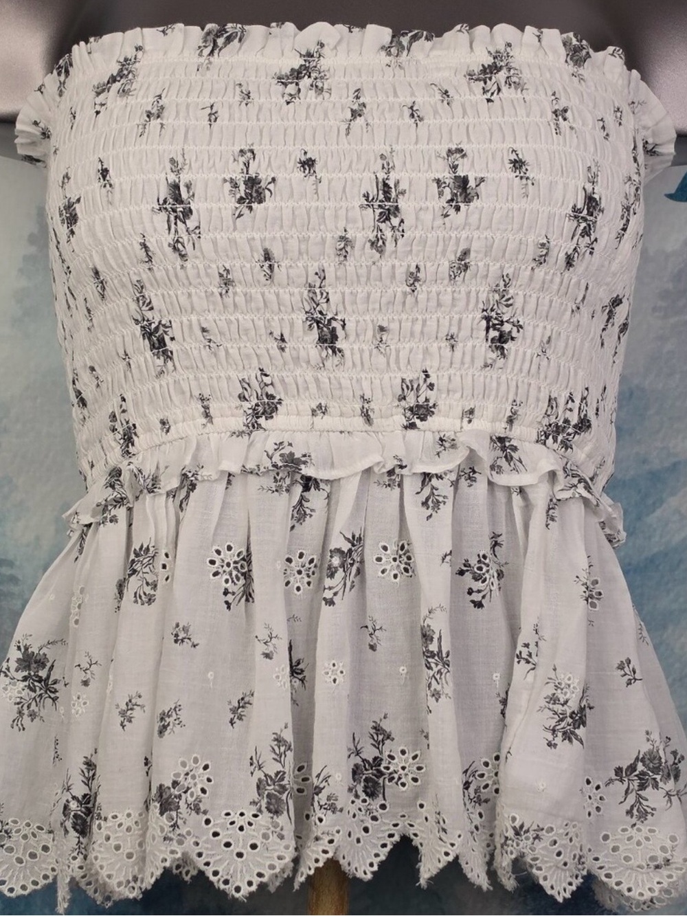 American Eagle Outfitters White and Black Floral Smocked Peplum Top size medium